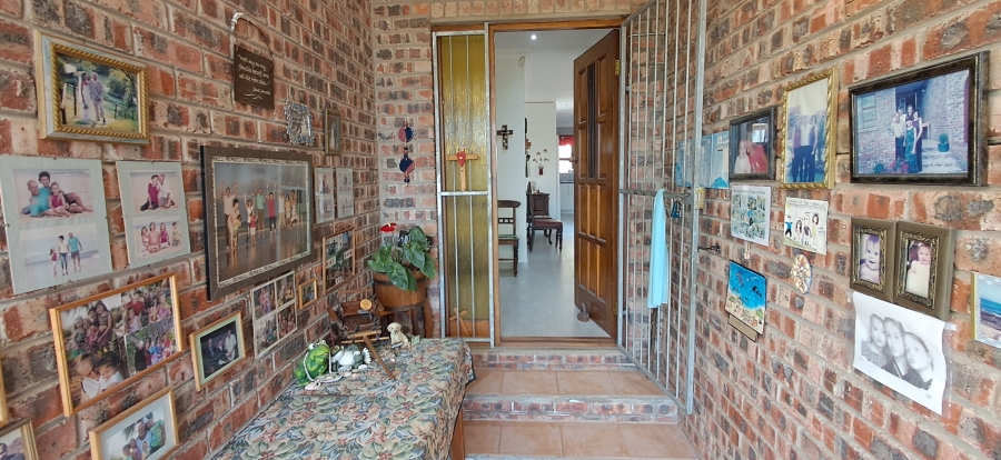 3 Bedroom Property for Sale in Wavecrest Eastern Cape